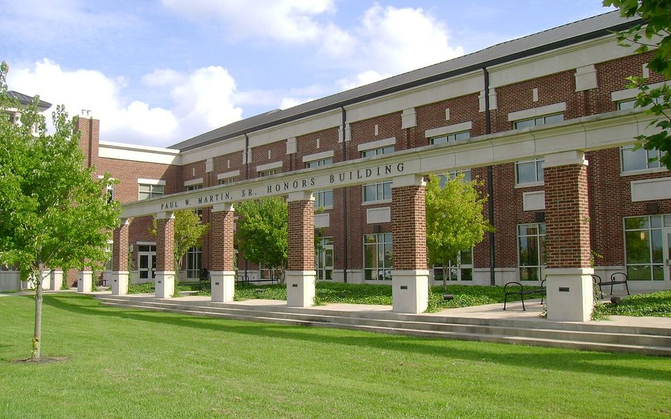 The Paul W. Martin Sr. Honors Building, a red-brick building with a brick-pillared colonnade across a lawn, on Middle Tennessee State University&rsquo;s campus in Murfreesboro, Tennessee